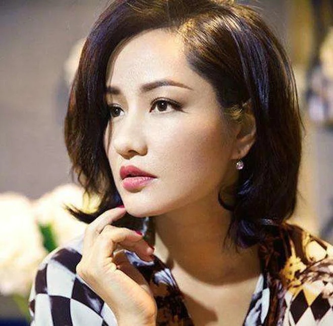 Cù Dĩnh sở hữu ngoại hình nổi bật.