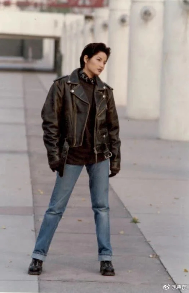 Chân dài số 1 xứ Trung khoe vóc dáng trên các tạp chí.