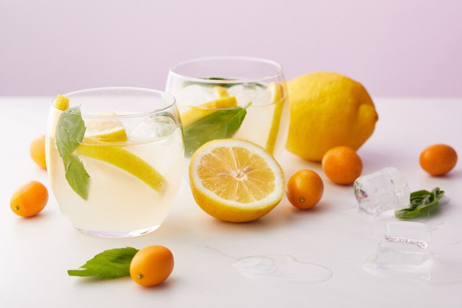 Uống nước chanh nóng hay lạnh có lợi hơn? Cách pha nước chanh cực đỉnh giúp giữ nhiều vitamin C nhất lại thơm ngon - 3