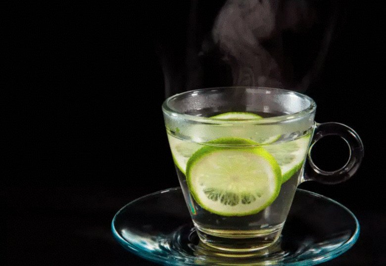 Uống nước chanh nóng hay lạnh có lợi hơn? Cách pha nước chanh cực đỉnh giúp giữ nhiều vitamin C nhất lại thơm ngon - 1