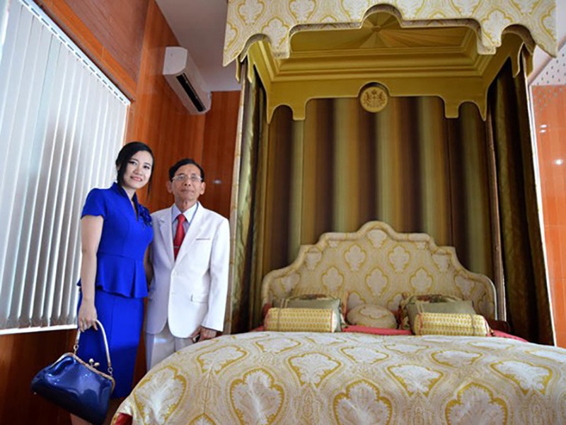  Ông đặt mua chiếc giường 4 tỷ, tương tự như giường của Hoàng Gia, cả thế giới chỉ có 60 chiếc để làm giường cưới
