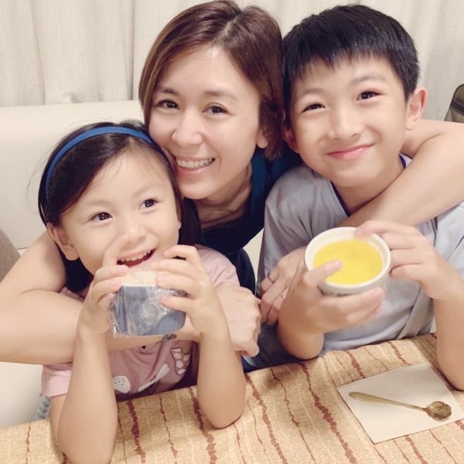 Tuy nhiên, cô luôn có 2 thiên thần nhỏ bên cạnh.