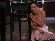 Làm vợ - Nửa đêm chồng về nhà với gương mặt giàn giụa nước mắt, hỏi anh lẩm bẩm một câu khiến tôi chết lặng