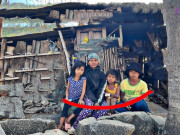 Tin tức - 3 đứa trẻ mồ côi ở cùng bà nội trong căn nhà rách nát, cuộc sống hiện tại vô cùng cực khổ