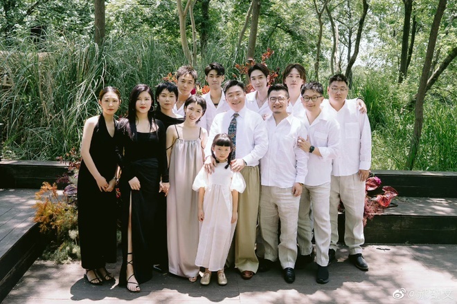 Hác Thiệu Văn vừa tổ chức đám cưới lần 2.