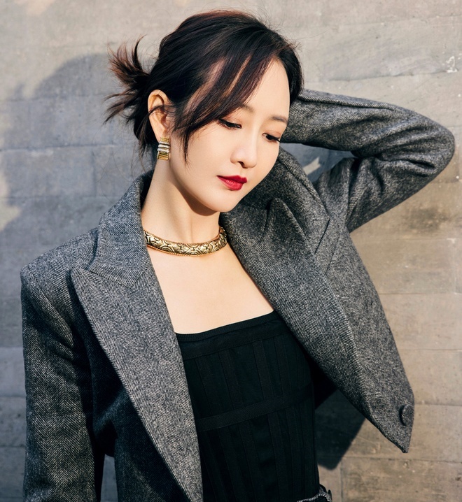 Vương Âu là nữ diễn viên mờ nhạt cho đến khi dính bê bối với Lưu Khải Uy.