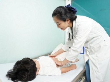 Bé trai 7 tuổi ở Hà Nội ăn kém, mệt mỏi, đến viện bất ngờ phát hiện mắc bệnh lây qua nụ hôn