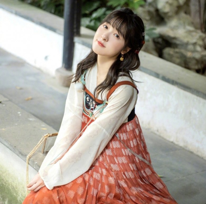 Cô vừa đóng phim vừa làm bà chủ.