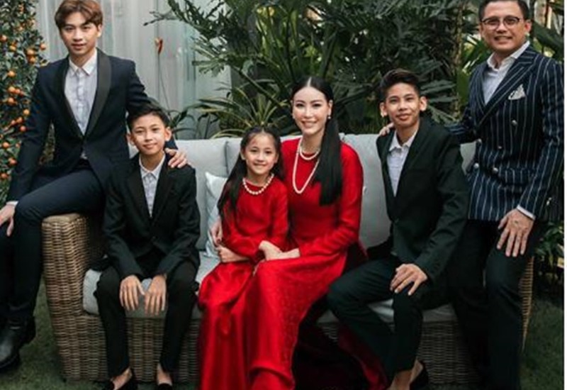 Hiện tại, sau khi trải qua cuộc hôn nhân đầu đổ vỡ, Hoa hậu Hà Kiều Anh có bến đỗ hạnh phúc bên danh nhân Huỳnh Trung Nam và 3 con chung, cùng 1 con riêng.
