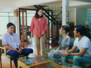 Làm vợ - Về thăm bố mẹ chồng đúng bữa trưa nhưng bị ông bà chặn cửa không cho vào, tôi tái mặt khi nhìn mâm cơm