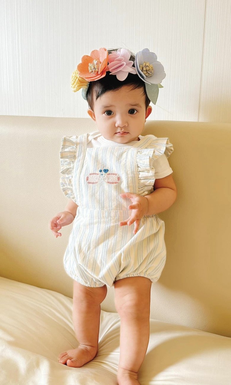 Sao Việt 24h: Con gái thứ 10 của Đỗ Mạnh Cường mắt tròn xoe xinh như búp bê, được bố nâng niu tựa công chúa - 1
