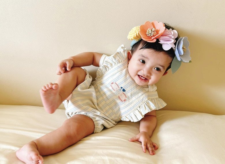 Đỗ Mạnh Cường xuýt xoa trước vẻ đẹp như búp bê của con gái.