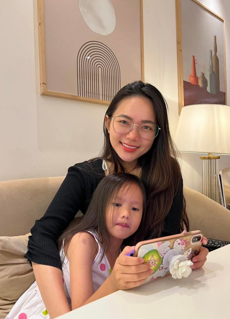 Sao Việt 24h: Con gái thứ 10 của Đỗ Mạnh Cường mắt tròn xoe xinh như búp bê, được bố nâng niu tựa công chúa - 8