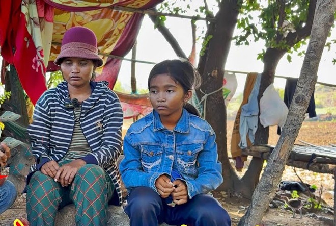 Bé Trinh với gương làn da đen đúa cùng khao khát được đến trường.