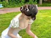 Thời trang - Nhiều chị em mặc chiếc áo nịt ngực tôn vòng 1 khiêu khích, người qua đường không dám nhìn thẳng