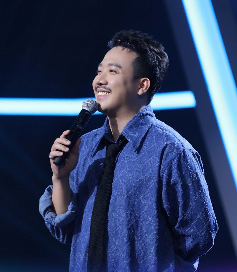 Dàn sao trẻ đẹp của tập đầu: Châu Bùi, Tóc Tiên, Mai Tiến Dũng, Rocker Nguyễn bên nam MC Trấn Thành.