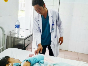 Đồng Nai: Vừa xuống xe buýt, sản phụ sinh con bên đường