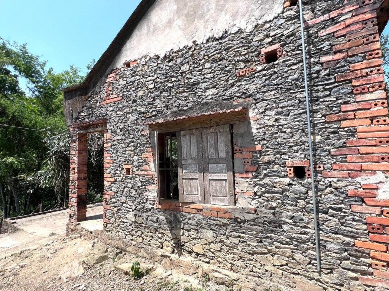 Ngôi nhà cấp 4 phải lót lớp bạt trên mái, bên trong không có gì đáng giá của amp;#34;cô gái vàngamp;#34; môn lặn SEA Games 32 - 3