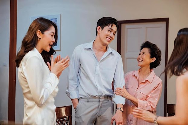 Con trai thương mẹ, vài lần nó bảo hay là mẹ bán nhà ở quê đi xuống Hà Nội ở cùng để tiện chăm sóc, nhưng tôi không nghe. (Ảnh minh họa)