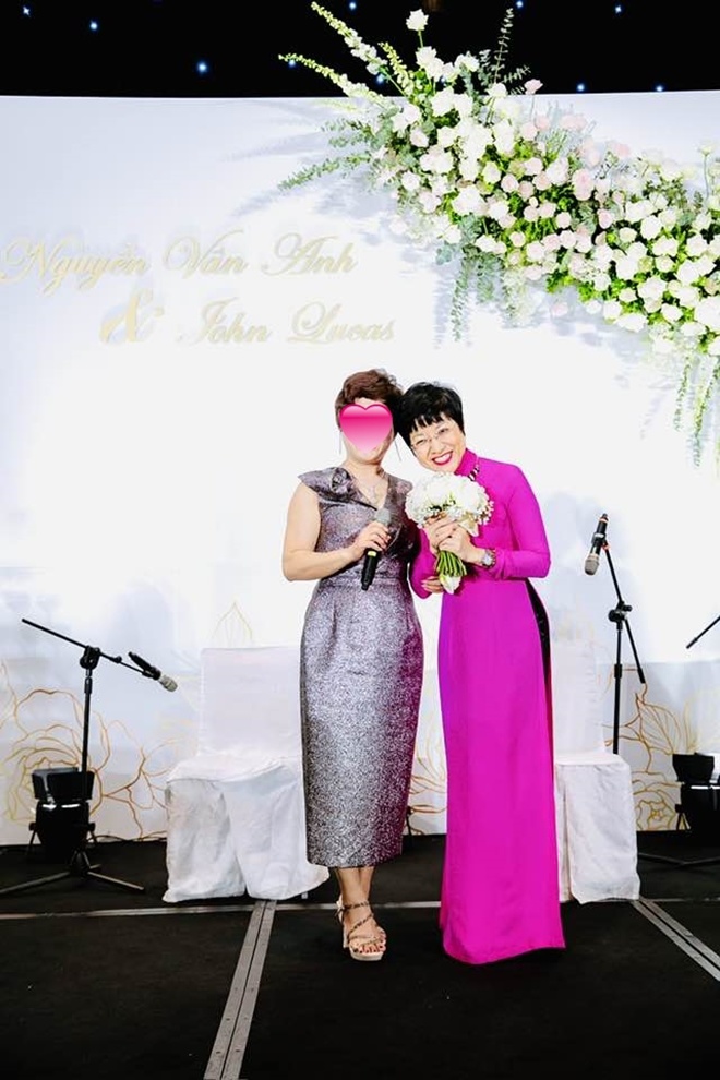 Thảo Vân vui khi bắt được hoa cưới.