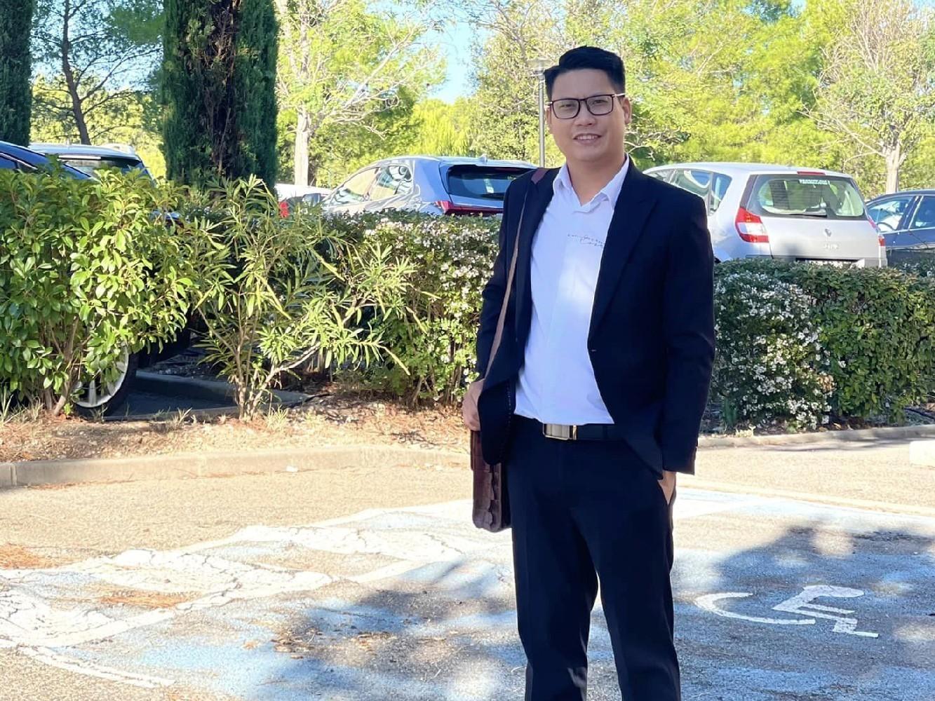 CEO Nguyễn Anh Tuấn trong một chuyến công tác tại Pháp