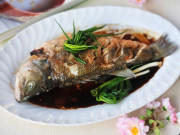 Bếp Eva - Loại cá có giá trung bình nhưng thịt rất ngọt, lại cực giàu dinh dưỡng, đem hấp ăn ngon mát ngày hè