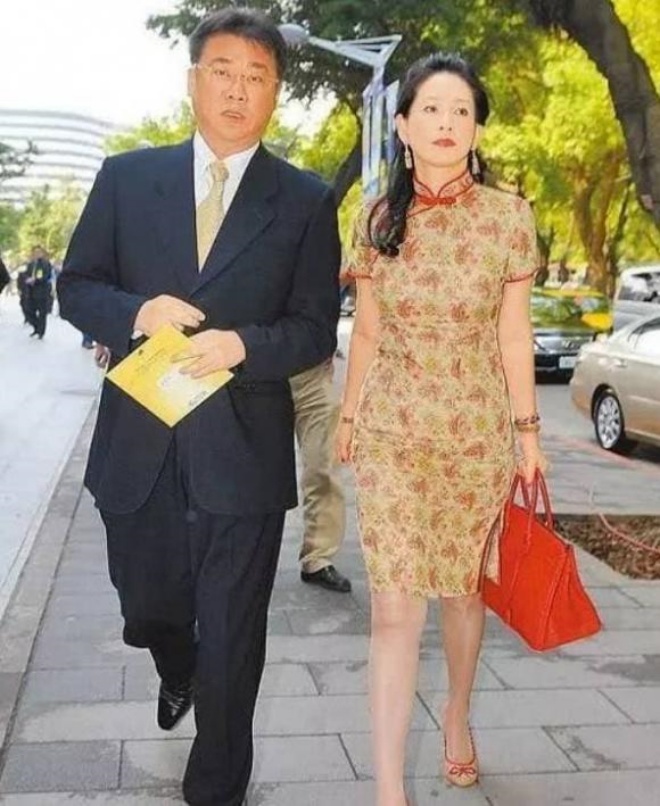 Chu Đan Vi kết hôn với Tiêu Tuấn Lang, chính thức bước chân vào gia đình hào môn.