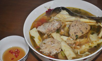 Cả cá rầm đất nấu măng chua.