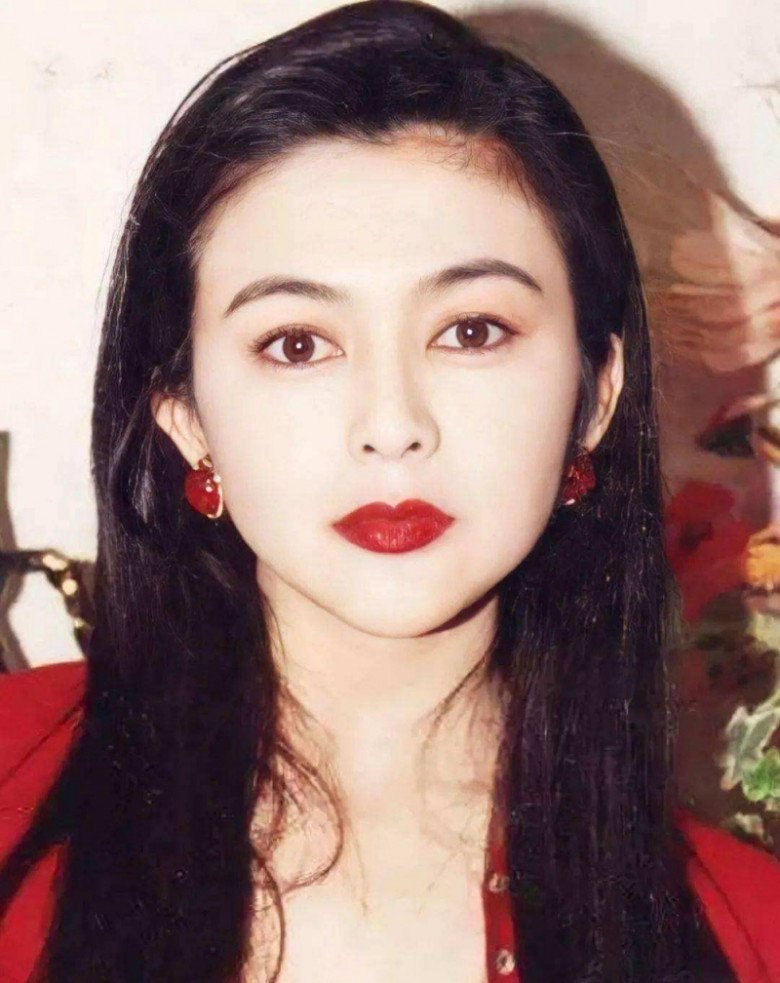 Quan Chi Lâm từng được báo chí ca ngợi là Đệ nhất mỹ nhân vì nhan sắc quá hoàn hảo.