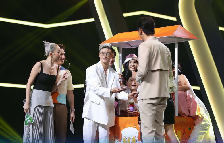 Tóc Tiên và dàn sao bật dậy khỏi ghế vì anh chàng 6 múi cơ bắp, ai ngờ đâu từng là 1 cô gái! - 3