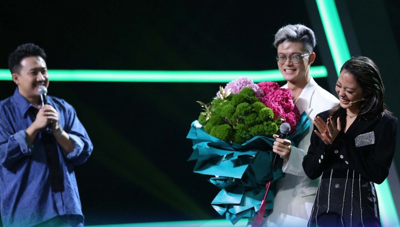 Tóc Tiên và dàn sao bật dậy khỏi ghế vì anh chàng 6 múi cơ bắp, ai ngờ đâu từng là 1 cô gái! - 4