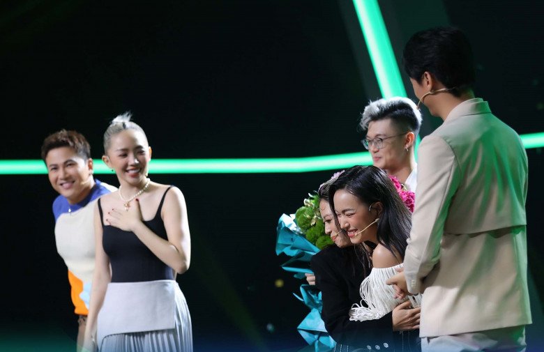 Tóc Tiên và dàn sao bật dậy khỏi ghế vì anh chàng 6 múi cơ bắp, ai ngờ đâu từng là 1 cô gái! - 5