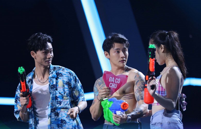 Tóc Tiên và dàn sao bật dậy khỏi ghế vì anh chàng 6 múi cơ bắp, ai ngờ đâu từng là 1 cô gái! - 9