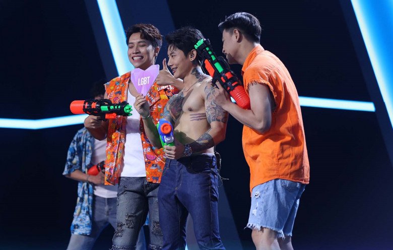 Tóc Tiên và dàn sao bật dậy khỏi ghế vì anh chàng 6 múi cơ bắp, ai ngờ đâu từng là 1 cô gái! - 10