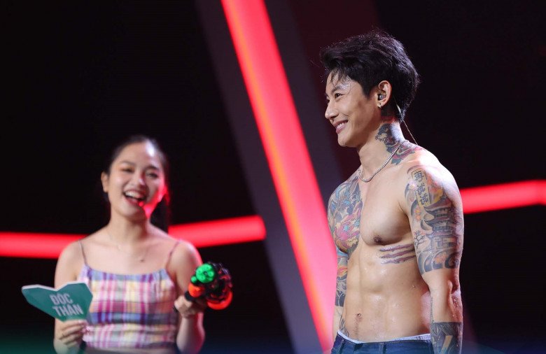 Tóc Tiên và dàn sao bật dậy khỏi ghế vì anh chàng 6 múi cơ bắp, ai ngờ đâu từng là 1 cô gái! - 11