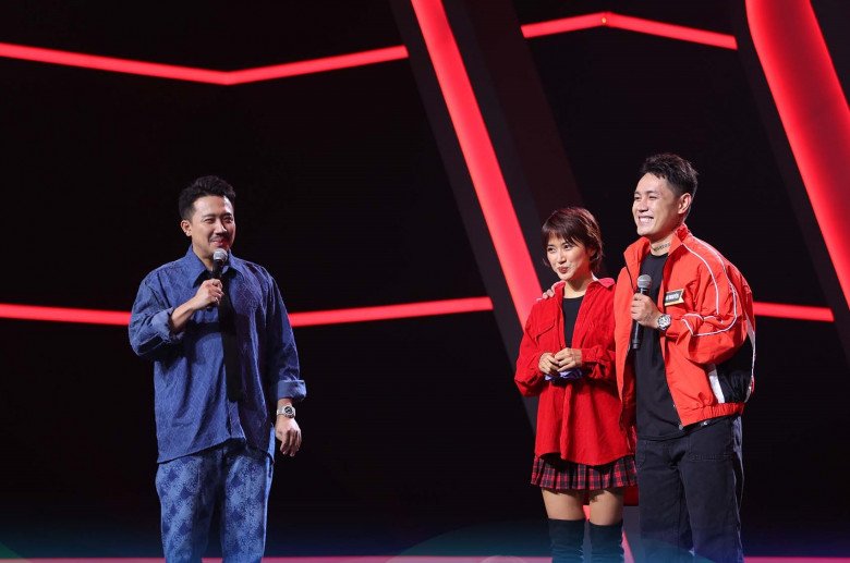 Tóc Tiên và dàn sao bật dậy khỏi ghế vì anh chàng 6 múi cơ bắp, ai ngờ đâu từng là 1 cô gái! - 16