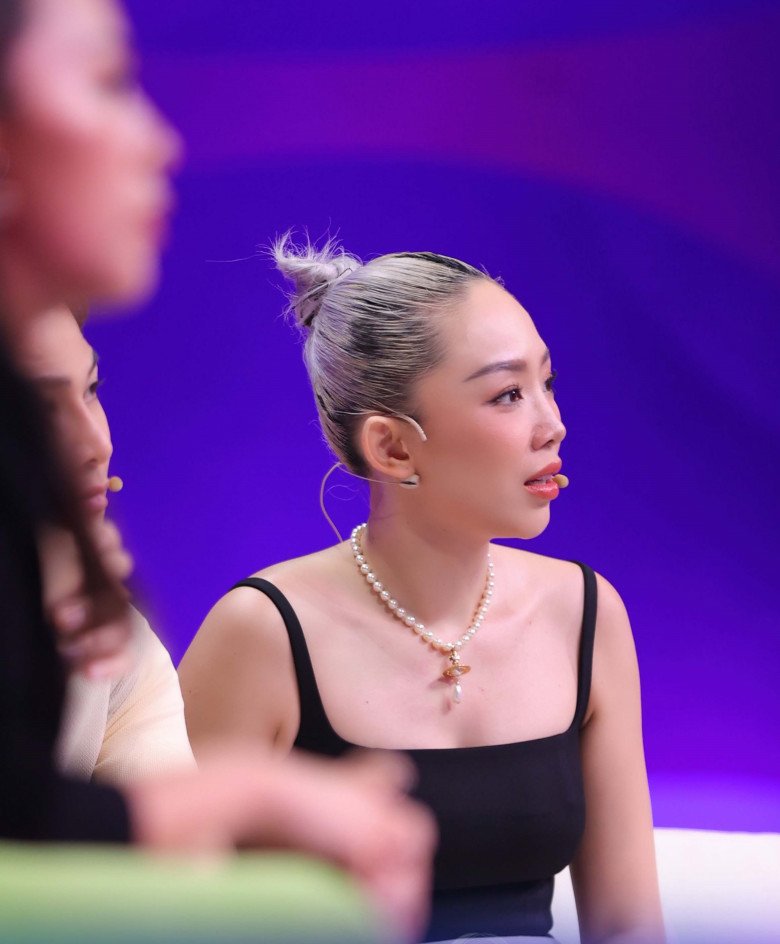 Tóc Tiên và dàn sao bật dậy khỏi ghế vì anh chàng 6 múi cơ bắp, ai ngờ đâu từng là 1 cô gái! - 8