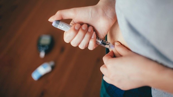 Tiêm insulin cũng là liệu pháp được cân nhắc sử dụng để làm giảm lượng đường trong máu.