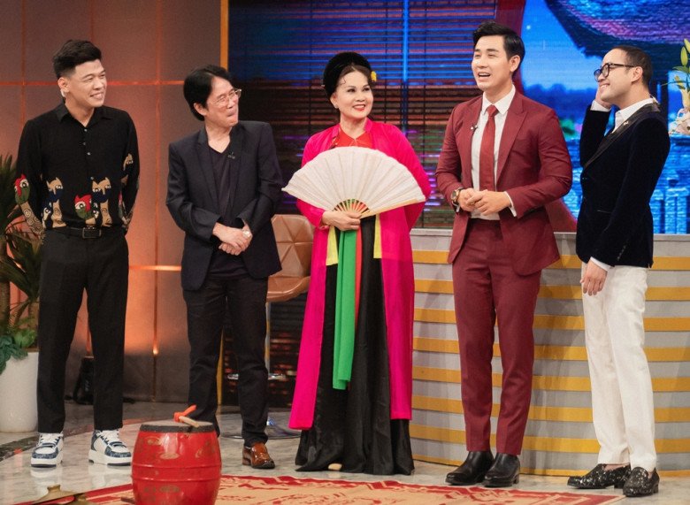 Có hôm hai vợ chồng đi từ nhà đến Nhà hát biểu diễn, lĩnh tiền 100 nghìn đồng mỗi người, chỉ cần hôm đó dưới hàng khán giả đông là thấy vui. 