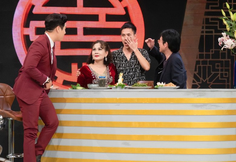 Nữ NSND đình đám làng chèo yêu chồng từ... 2 quả trứng luộc: Đám cưới nghèo, cuộc sống khó khăn khi sinh đôi - 10