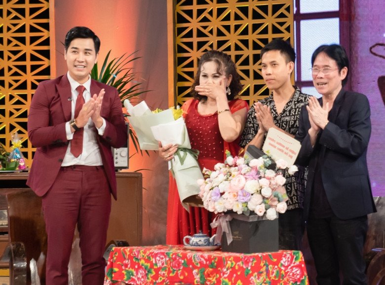 Nữ NSND đình đám làng chèo yêu chồng từ... 2 quả trứng luộc: Đám cưới nghèo, cuộc sống khó khăn khi sinh đôi - 16