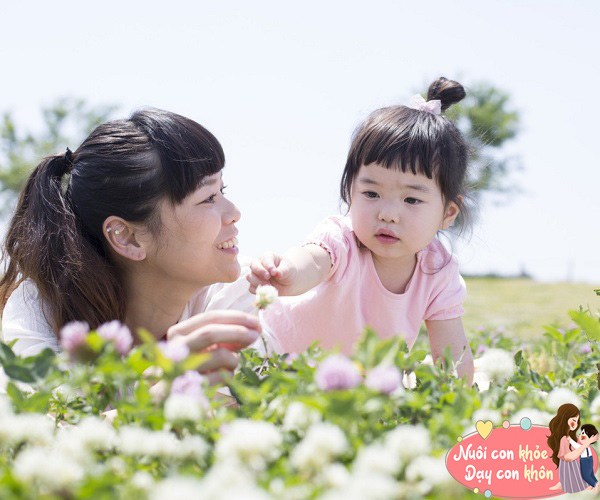 Trẻ sơ sinh và trẻ nhỏ có tính tò mò, thích khám phá những điều mới. Đó là cách trẻ học về thế giới xung quanh.