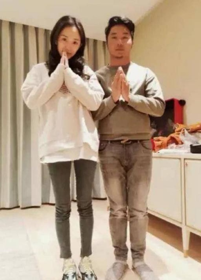 Blogger đưa tin và hình ảnh Dương Mịch bên người đàn ông lạ.