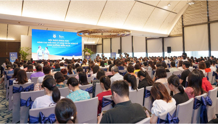 Hơn 500 y bác sĩ đầu ngành và cán bộ y tế tham dự Hội thảo vào cuối tháng 3/2023, Công ty Cổ phần Sữa VitaDairy  ra mắt sản phẩm CaloSure America – dinh dưỡng chuyên biệt cho người trung và cao tuổi