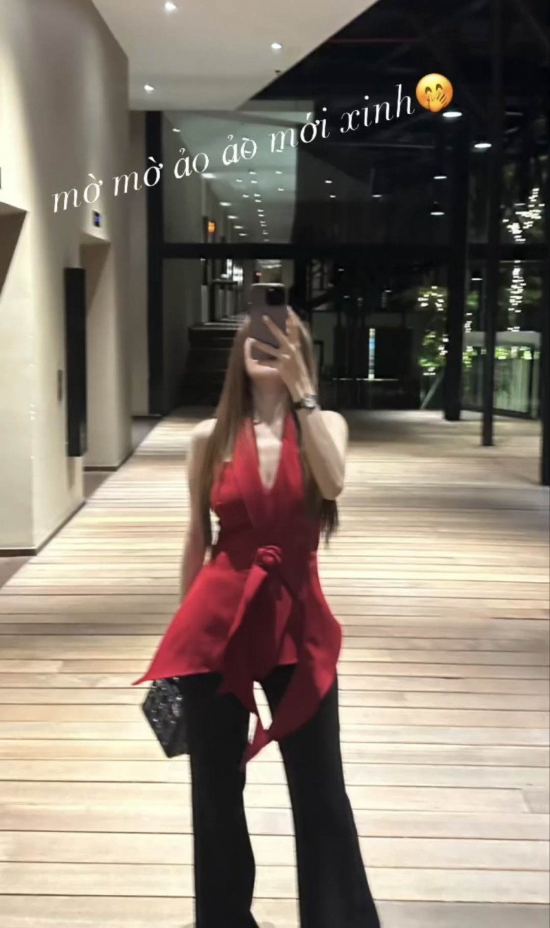 Vóc dáng cò hương của Nhã Phương, trông khó nhận ra là cô đang mang bầu.