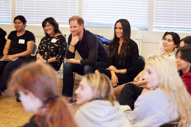 Câu chuyện bị rượt đuổi của Harry và Meghan đang được mang ra bàn tán.