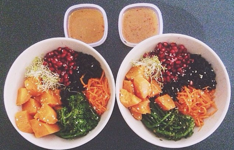 Những món ăn của cô chứa nhiều rau xanh, gạo lứt...