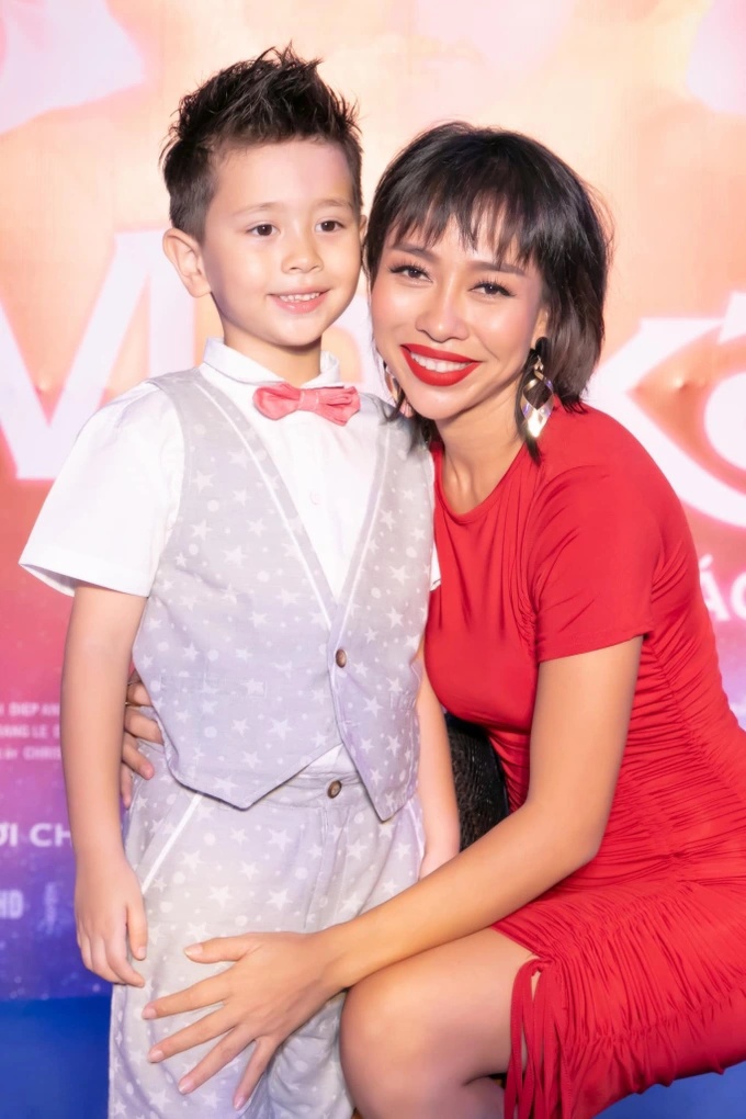 Thảo Trang từng làm cả khán phòng xúc động khi chia sẻ liên quan đến bố của con trai.