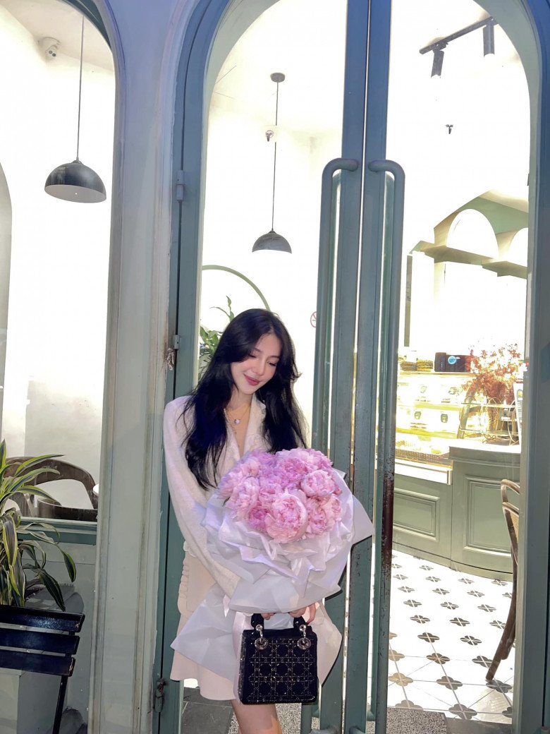 Nhan sắc hiện tại của Lưu Đê Ly trông vẫn khá thanh thoát.