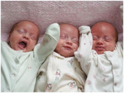 Bà bầu - Người mẹ may mắn khi mang thai 3 giống hệt nhau, 200 triệu ca mới có một